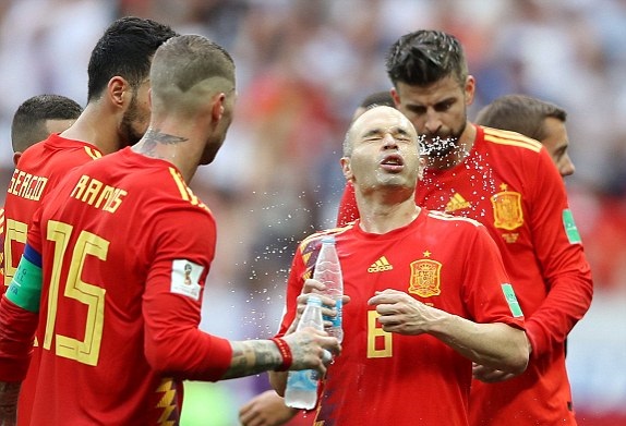 Kết quả Tây Ban Nha vs Nga: Tội đồ Pique, người hùng Akinfeev